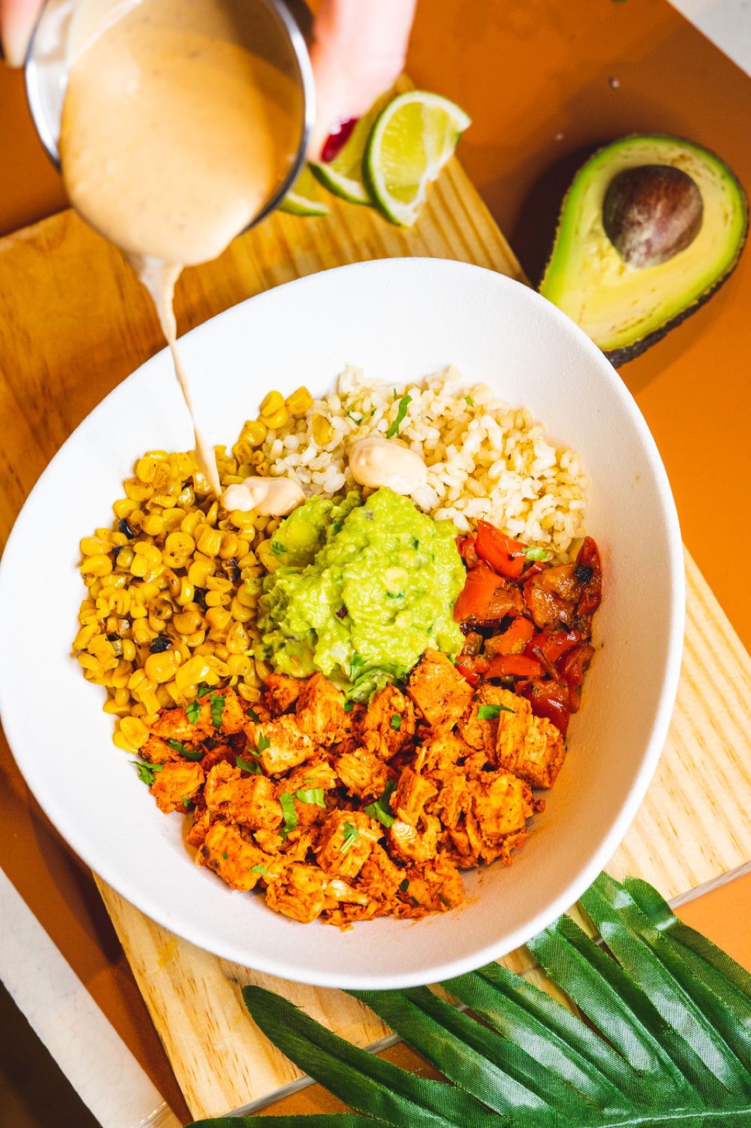 Mexicaanse burritobowl met zwarte bonen
