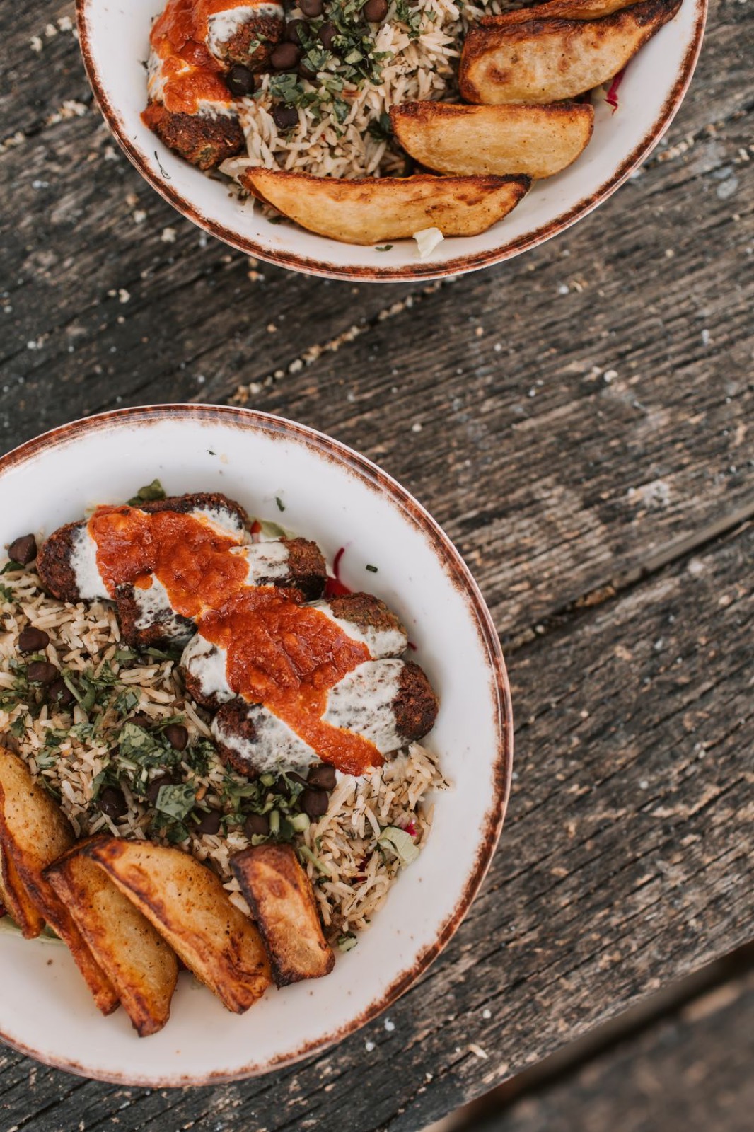 Turkse köfte met bulgur en yoghurtsaus