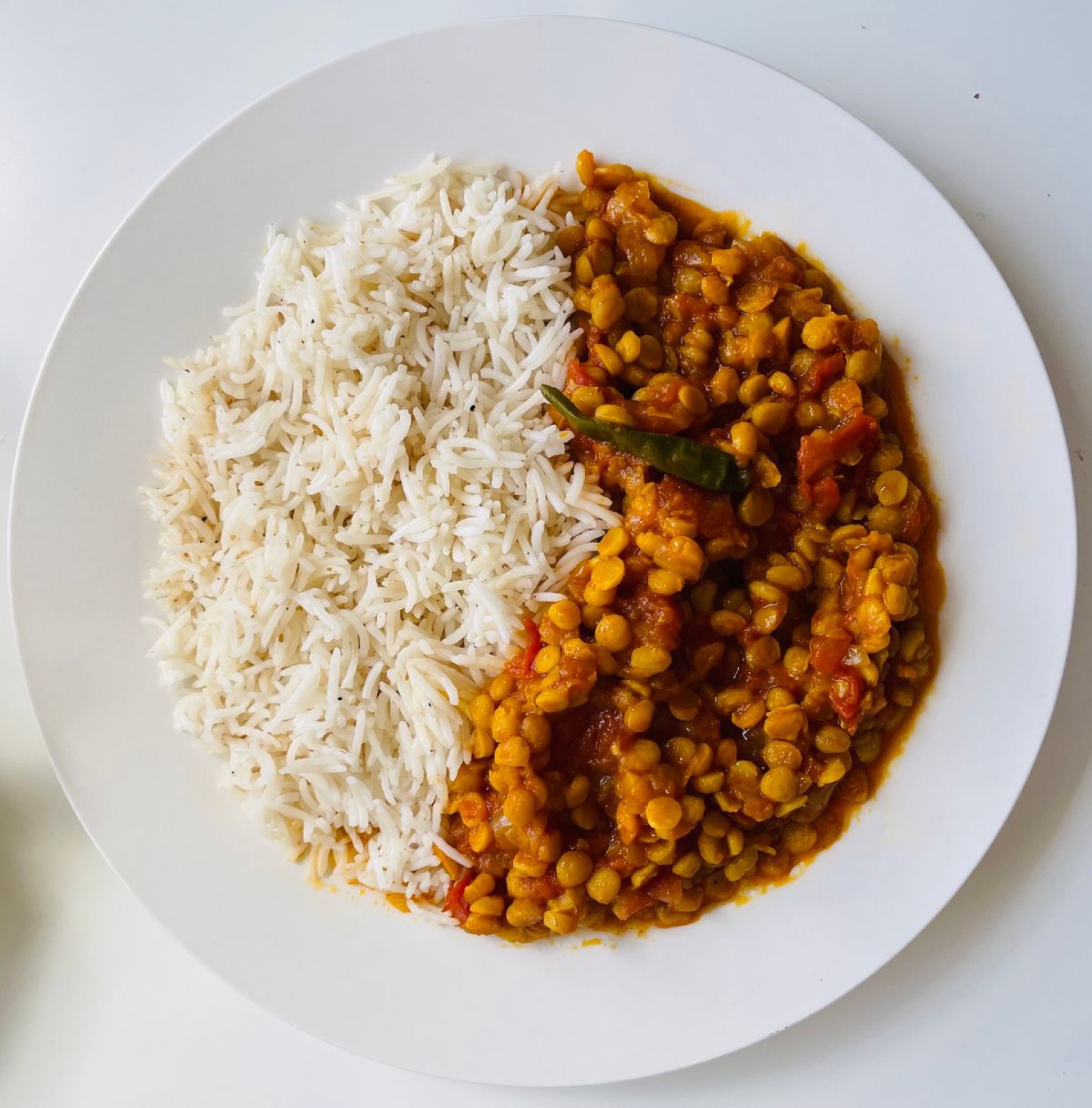 Linzencurry met spinazie en kokos